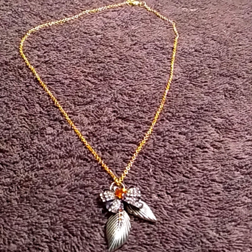 Leafy gemstone necklace